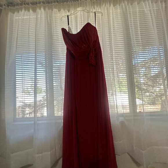 2015 bridesmaid dress, never worn. Great condition. - Picture 1 of 6